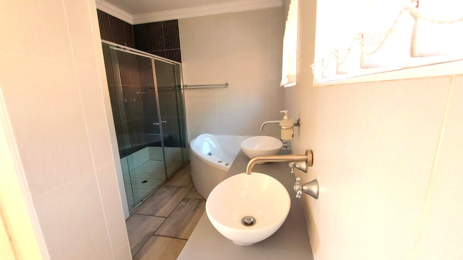 6 Bedroom Property for Sale in Ifafi North West